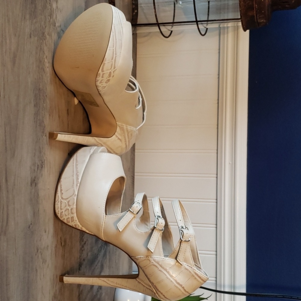 Isabella Rue Stiletto Herls
